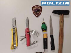 Monza, la Polizia di Stato arresta uno straniero di 27 anni dopo una fuga in moto: portava con sé stupefacente e oggetti per l’offesa